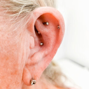 Rook Piercing | Steel Curved Barbell (Crystal)