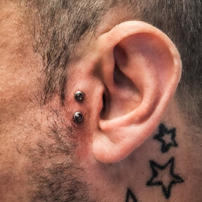 Gill (Surface Piercing) | Polished Titanium Staple Bar & Jewelled Balls