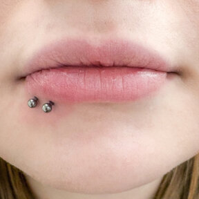 Spider Bites Piercing | Polished Titanium Labret