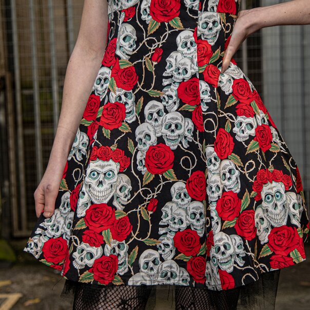 Verbotenes Totenkopf-Gartenkleid (Mehrfarbig) | Blue Banana