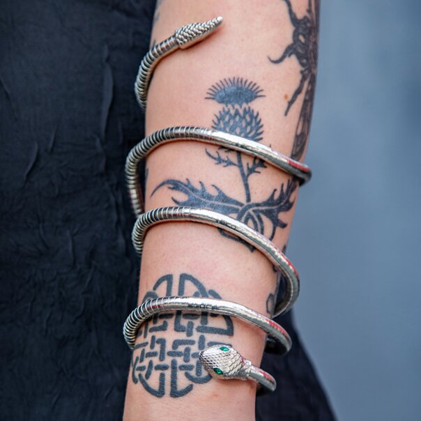 Armband mit Schlangenmotiv aus blauer Banane (Silber) | Alternative Accessoires