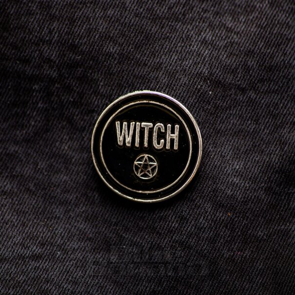 Blue Banana Hexe Pin-Abzeichen (Schwarz) | Blue Banana