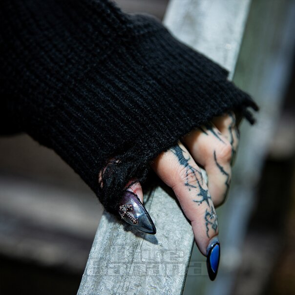 Banned Kara Vex Pullover (Schwarz) | Blue Banana