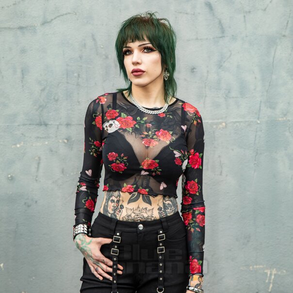 Top de malla Jawbreaker Skulls & Roses (Negro) | Moda alternativa, ropa gótica