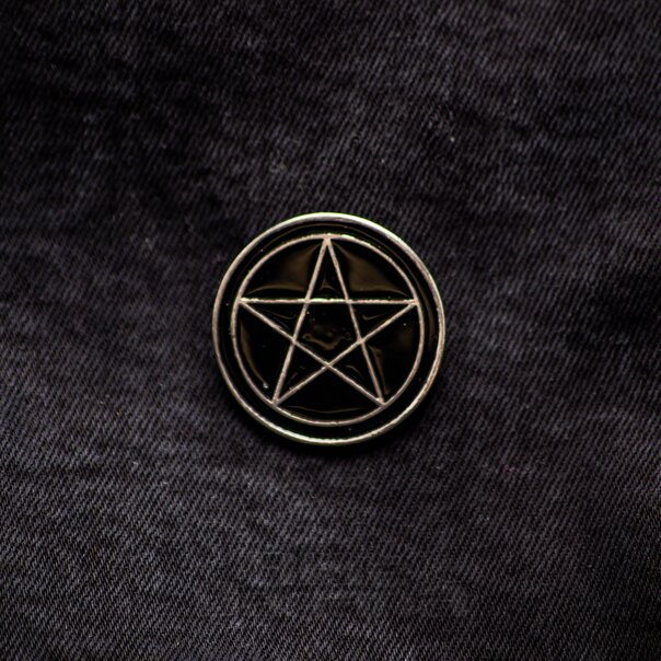 Blue Banana Pentagramm Pin-Abzeichen (Schwarz) | Blue Banana