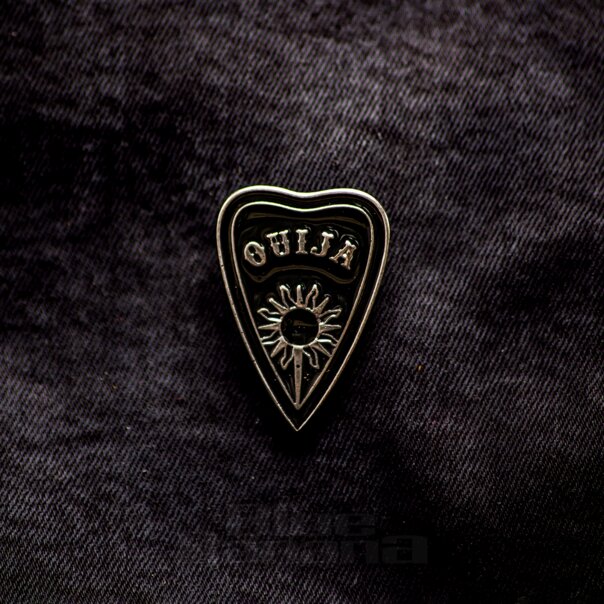 Blue Banana Ouija-Planchette Pin-Abzeichen (Schwarz) | Blue Banana