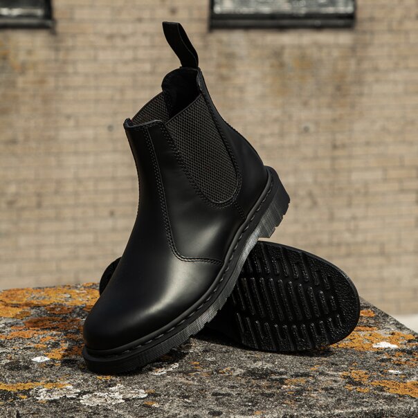 Dr Martens Smooth 2976 Chelsea Boot (Black) | Alternative Boots