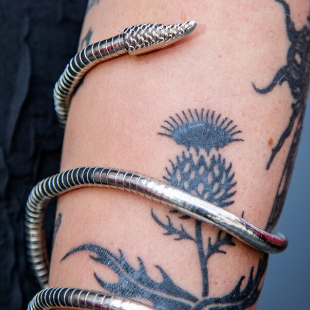 Armband mit Schlangenmotiv aus blauer Banane (Silber) | Alternative Accessoires