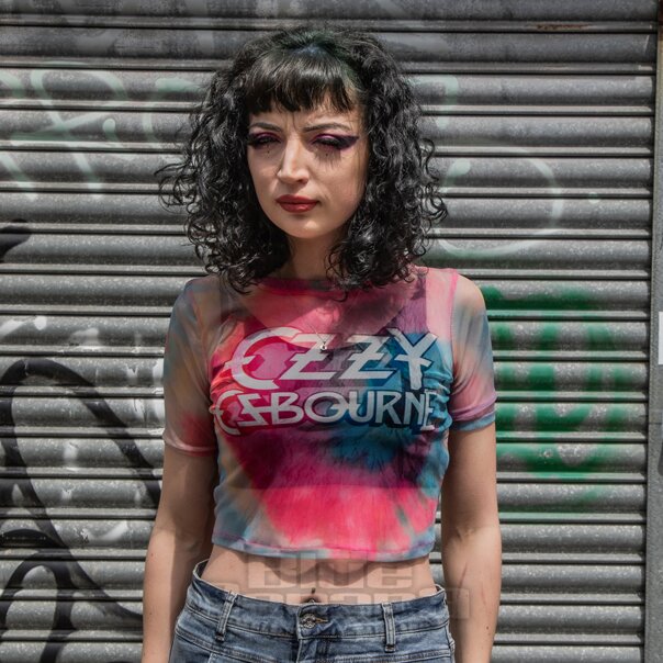 T-shirt corta in rete con logo di Ozzy Osbourne (multicolore) | Moda alternativa, magliette di gruppi musicali