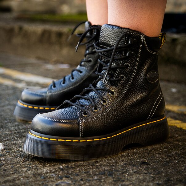 Dr Martens Buzz 8 Eye  Boots (Black) | Blue Banana