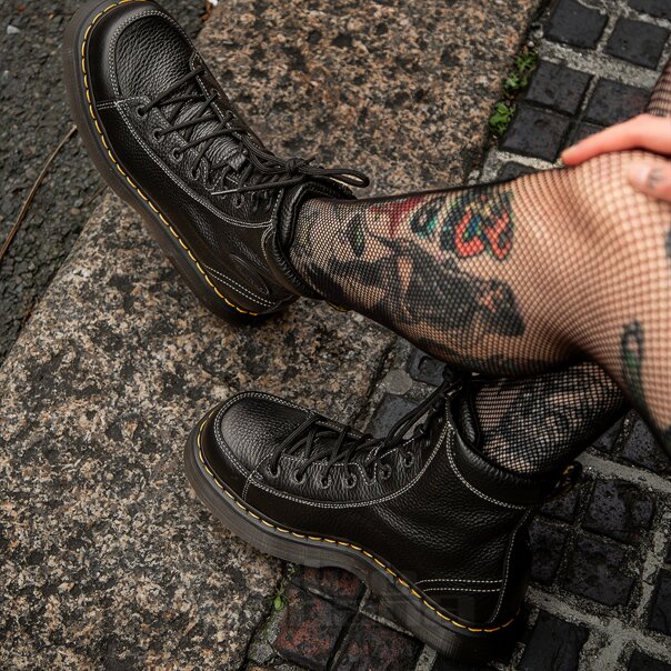 Dr Martens Buzz 8 Eye  Boots (Black) | Blue Banana