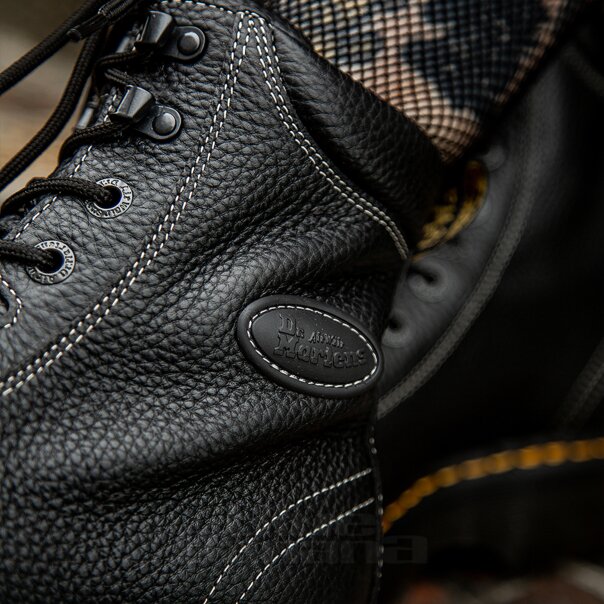 Dr Martens Buzz 8 Eye  Boots (Black) | Blue Banana
