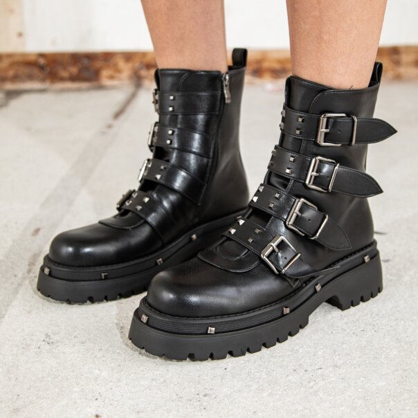 Bleeding Heart Buckle Boots (Black) | Alternative Footwear