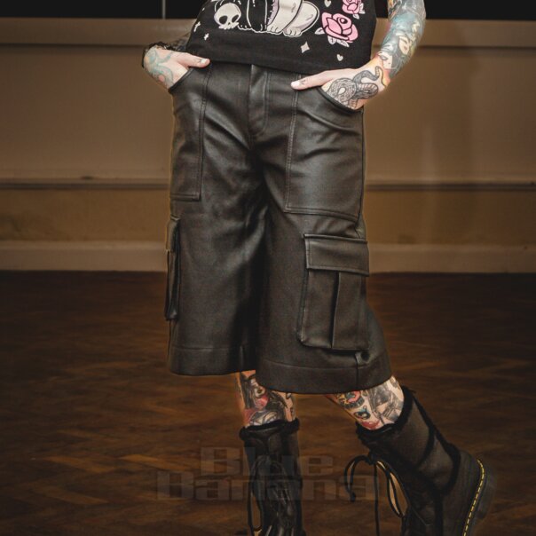 The Ragged Priest Jolt Jorts (Schwarz) | Blue Banana