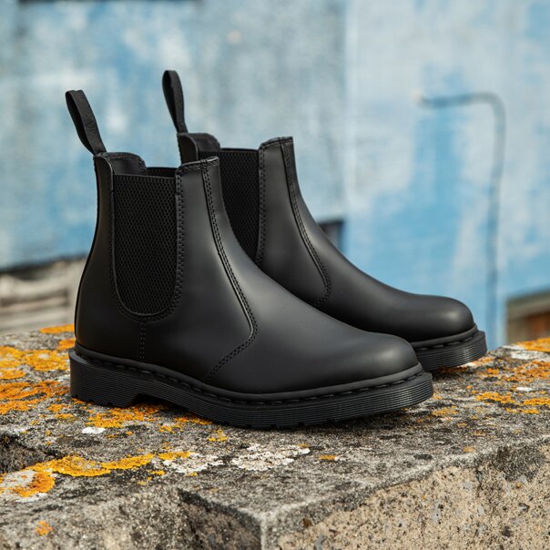 Dr Martens Smooth 2976 Chelsea Boot (Black) | Alternative Boots