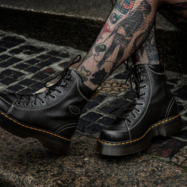 Dr Martens Buzz 8 Eye  Boots (Black) | Blue Banana