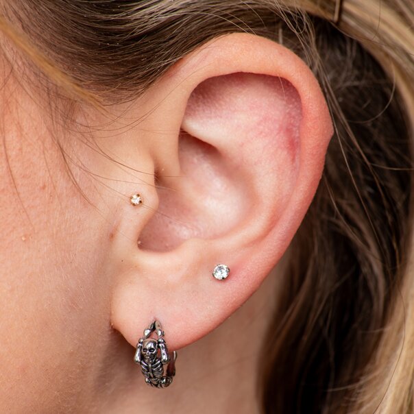 Piercing de oreja Blue Banana de acero quirúrgico con forma de esqueleto (plateado) | Joyería para piercings
