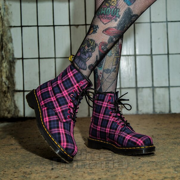 Dr Martens 1460 Tartán Botas (Rosa) | Blue Banana