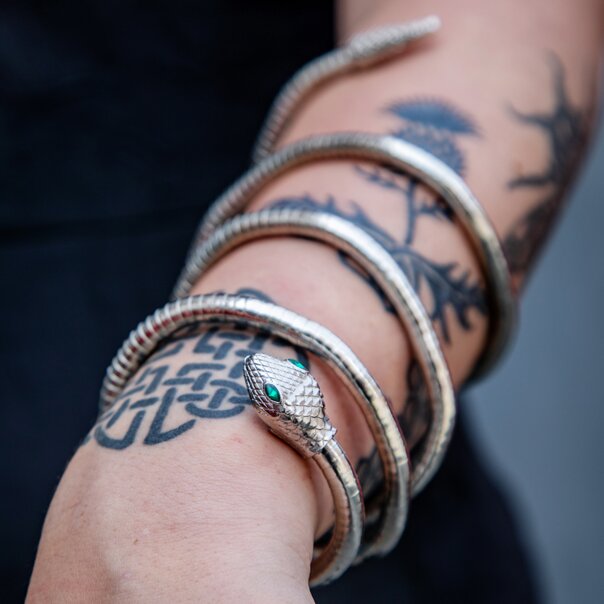 Armband mit Schlangenmotiv aus blauer Banane (Silber) | Alternative Accessoires