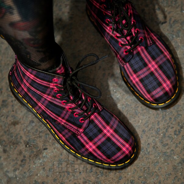 Dr Martens 1460 Tartán Botas (Rosa) | Blue Banana
