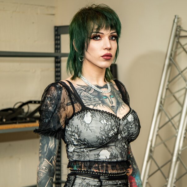 Jawbreaker Crop Top en dentelle à manches bouffantes (Noir/Blanc) | Mode alternative, Vêtements gothiques