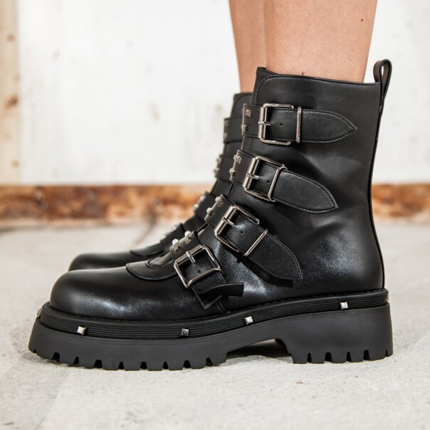 Bleeding Heart Buckle Boots (Black) | Alternative Footwear