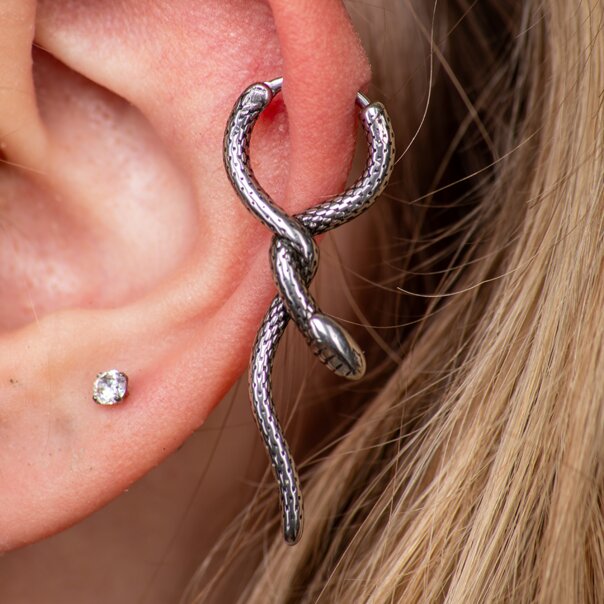 Piercing de oreja colgante con forma de serpiente de acero quirúrgico Blue Banana (plateado) | Joyería para piercings