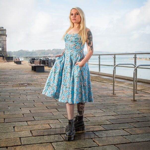 Bleeding Heart Blumen Swing-Kleid (Blau) | Blue Banana