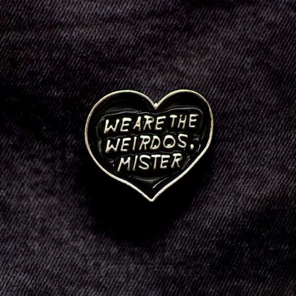 Blue Banana „Wir Sind Die Verrückten, Herr“ Pin-Abzeichen (Schwarz) | Blue Banana