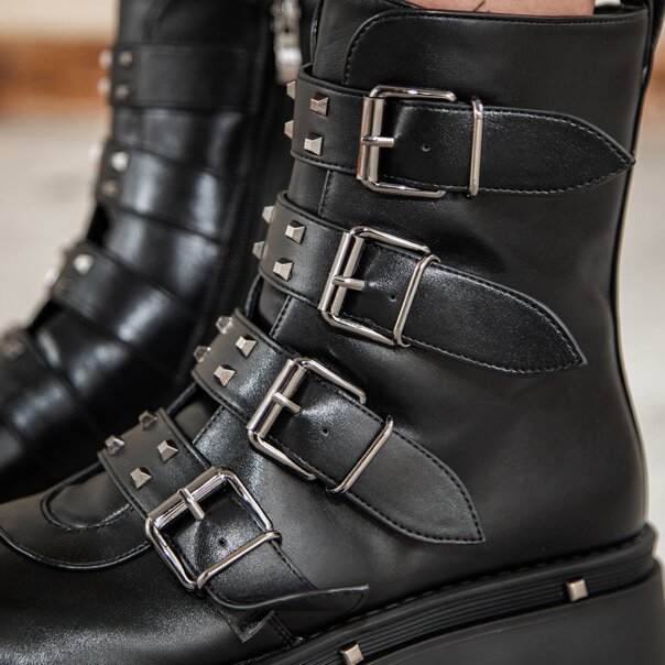 Bleeding Heart Buckle Boots (Black) | Alternative Footwear