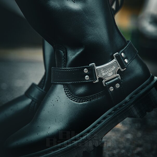Dr Martens Anistone Hola Botas (Negro) | Blue Banana