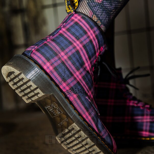 Dr Martens 1460 Tartán Botas (Rosa) | Blue Banana