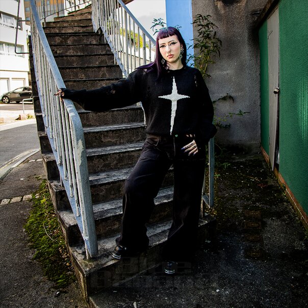 Banned Kara Vex Pullover (Schwarz) | Blue Banana