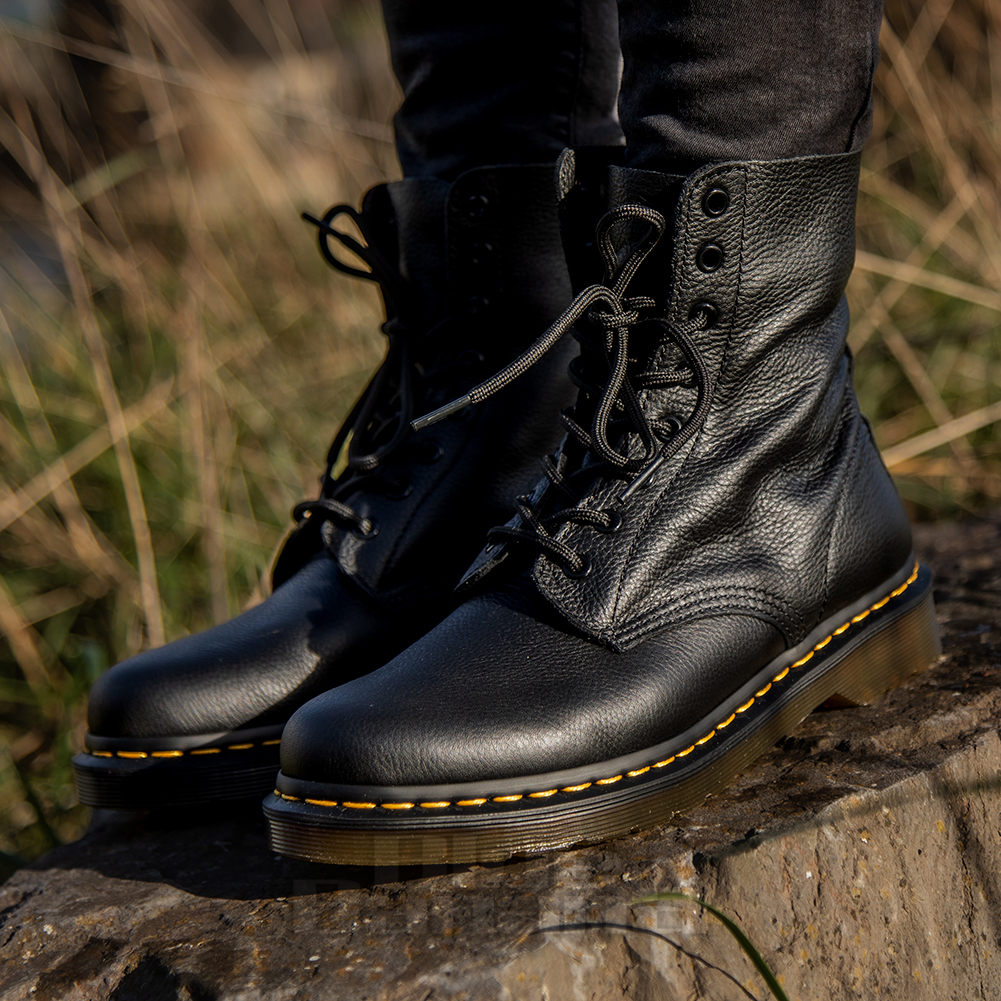Dr.Martens 1460 ブラックブーツ　UK Dr Martens Black Pascal 1460 Boots, Unisex DM Footwear UK