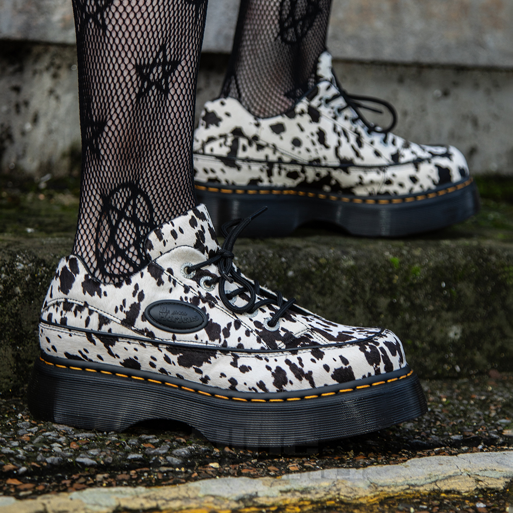 Dr. Martens Buzz 5I - Zapato dálmata (negro y crema) | Dr Martens