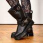 Dr Martens Anistone Hola Botas (Negro) | Blue Banana