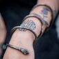 Armband mit Schlangenmotiv aus blauer Banane (Schwarz) | Alternative Accessoires