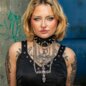 Halsband mit blauen Bananenspitzen und Kreuzen (Schwarz) | Alternative Accessoires