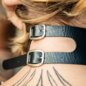 Halsband mit blauen Bananenspitzen und Kreuzen (Schwarz) | Alternative Accessoires