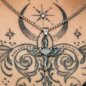 Blaue Bananen-Halskette mit geflügeltem Kreuz aus Stahl (Silber) | Alternative Accessoires